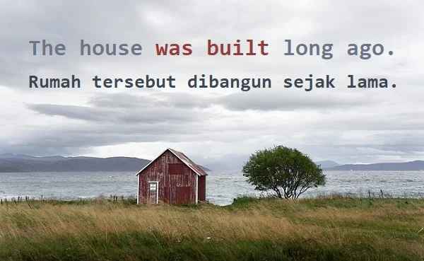 contoh kalimat passive voice - simple past tense dan artinya: The house was built long ago. (Rumah tersebut dibangun sejak lama.)