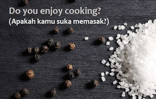 Contoh yes-no question simple present tense: Do you enjoy cooking? (Apakah kamu suka memasak?)