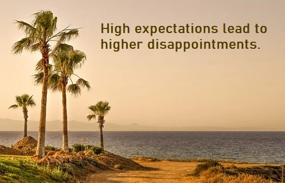 kata mutiara bahasa Inggris tentang kekecewaan (disappoinment) - 3: High expectations lead to higher disappointments.