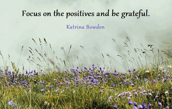 Kata Mutiara Bahasa Inggris tentang Perasaan Bersyukur (Gratitude): Focus on the positives and be grateful. Katrina Bowden